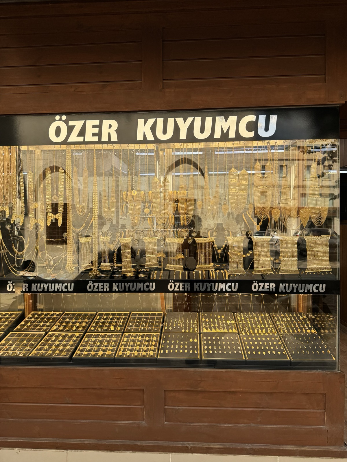Özer Kuyumcu Vitrini